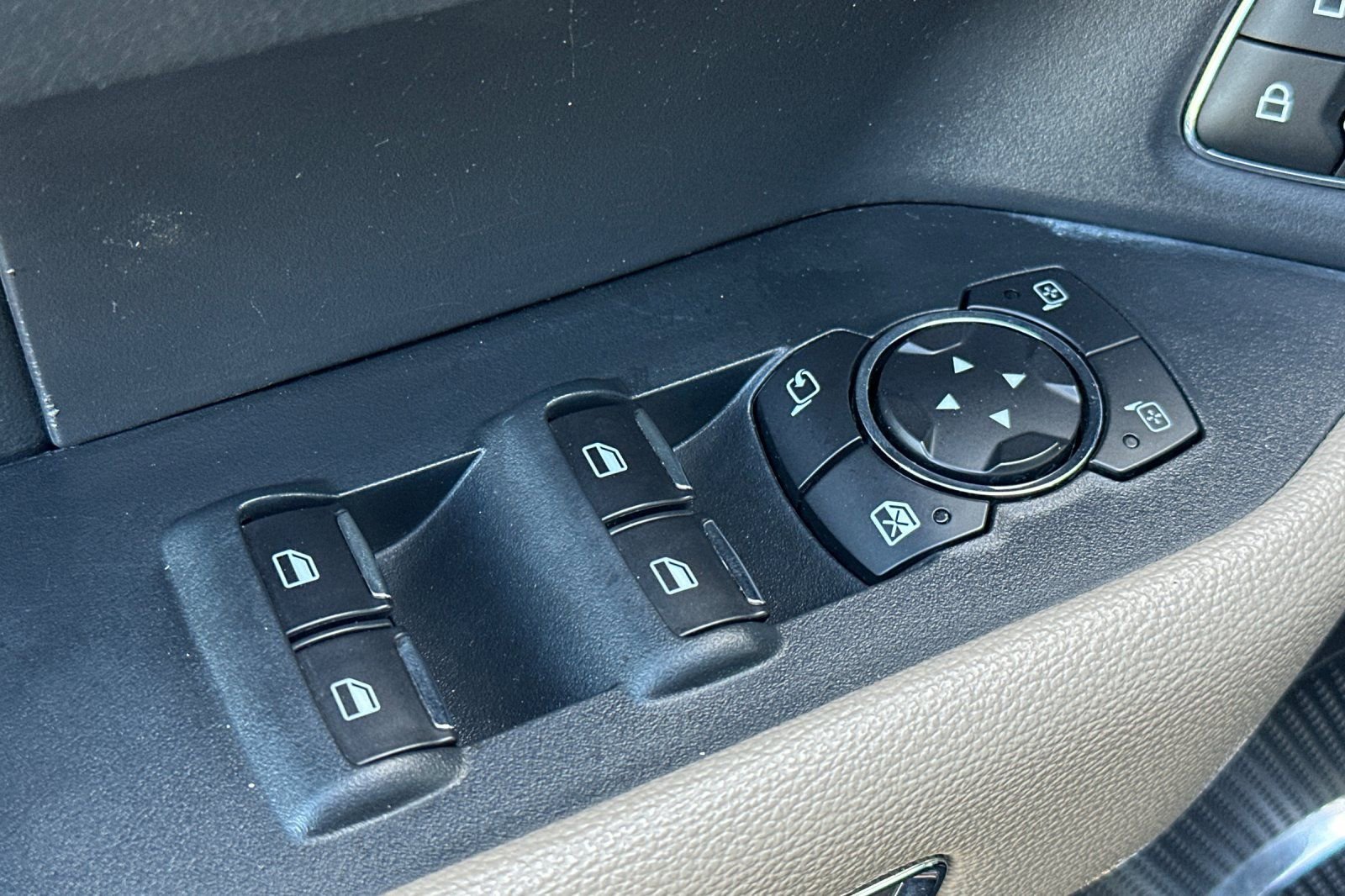 Used 2024 Ford Expedition Limited image 13