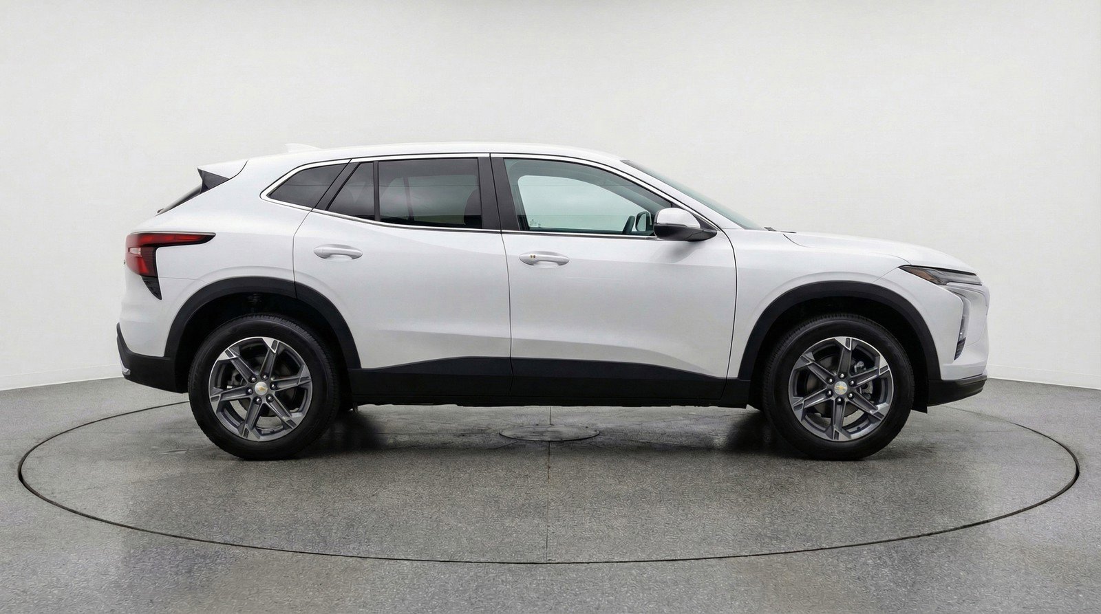Used 2025 Chevrolet Blazer LT FWD image 11