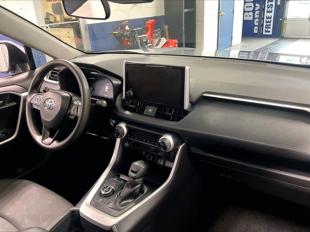 Certified 2025 Toyota RAV4 XLE AWD/4WD image 14