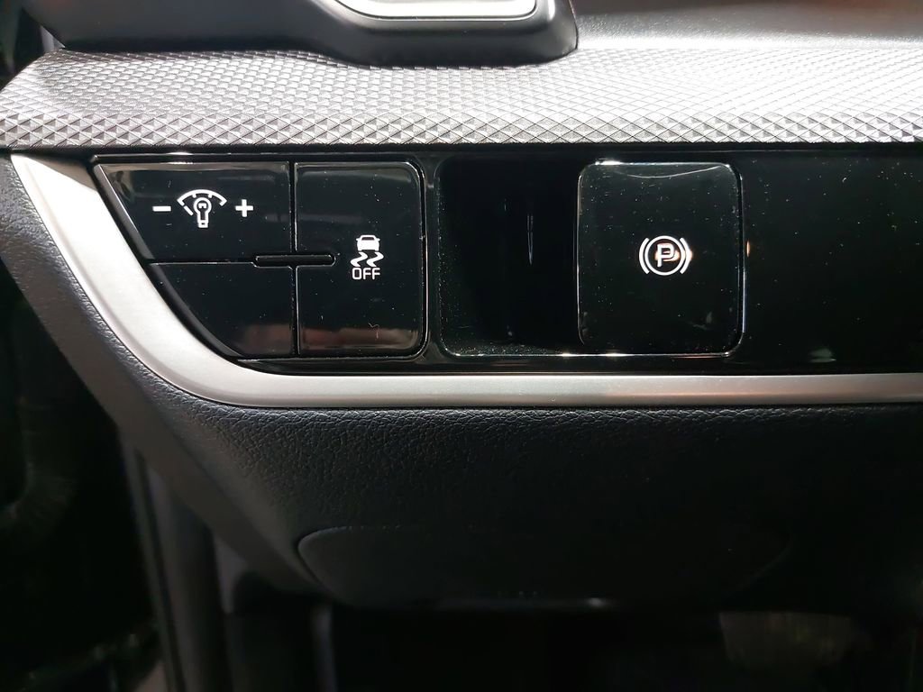 Used 2025 Kia Sportage LX image 40