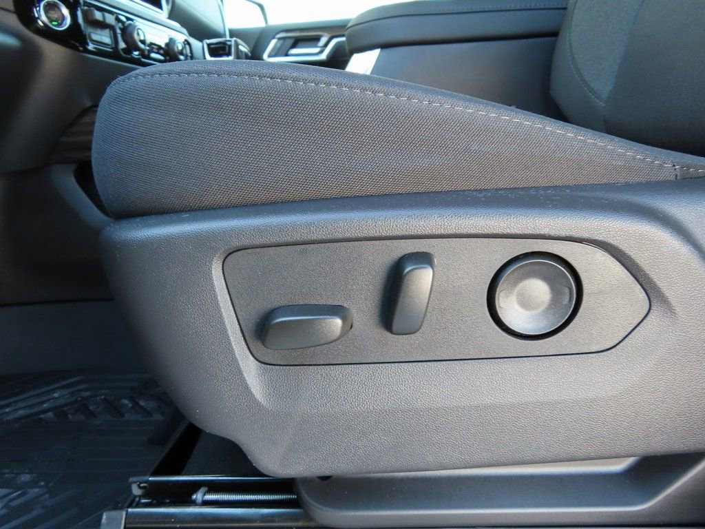 New 2026 Chevrolet Silverado 1500 RST AWD/4WD image 9