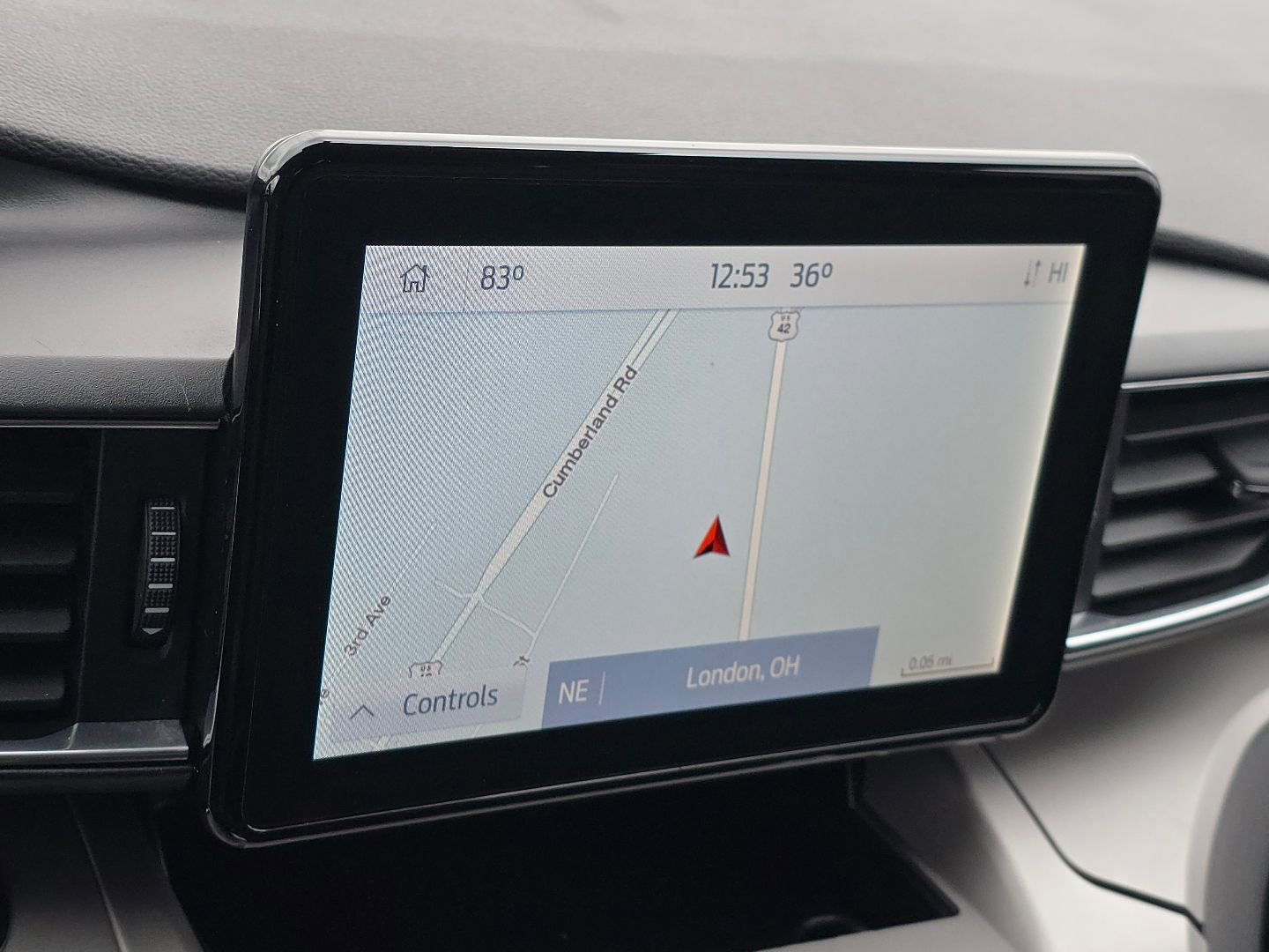 Used 2022 Ford Explorer XLT w/ Equipment Group 202A image 3