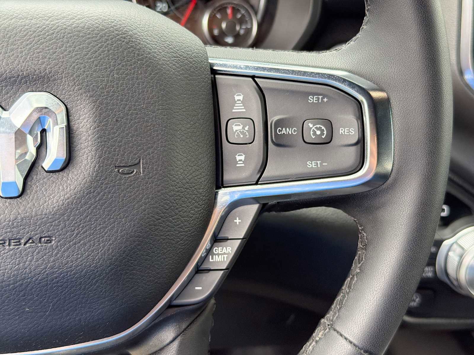 Used 2025 RAM 1500 Laramie AWD/4WD image 21
