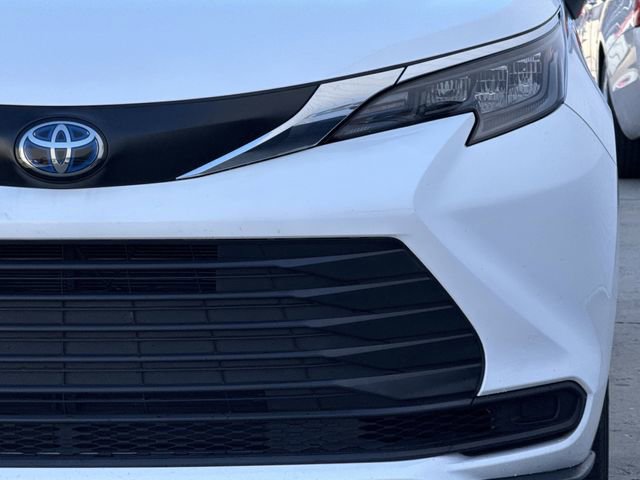 Used 2024 Toyota Sienna LE image 8