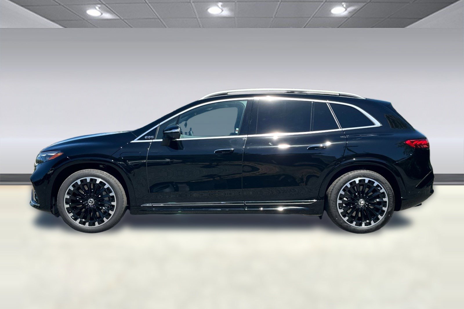 New 2026 Mercedes-Benz EQS 400 4MATIC SUV image 2