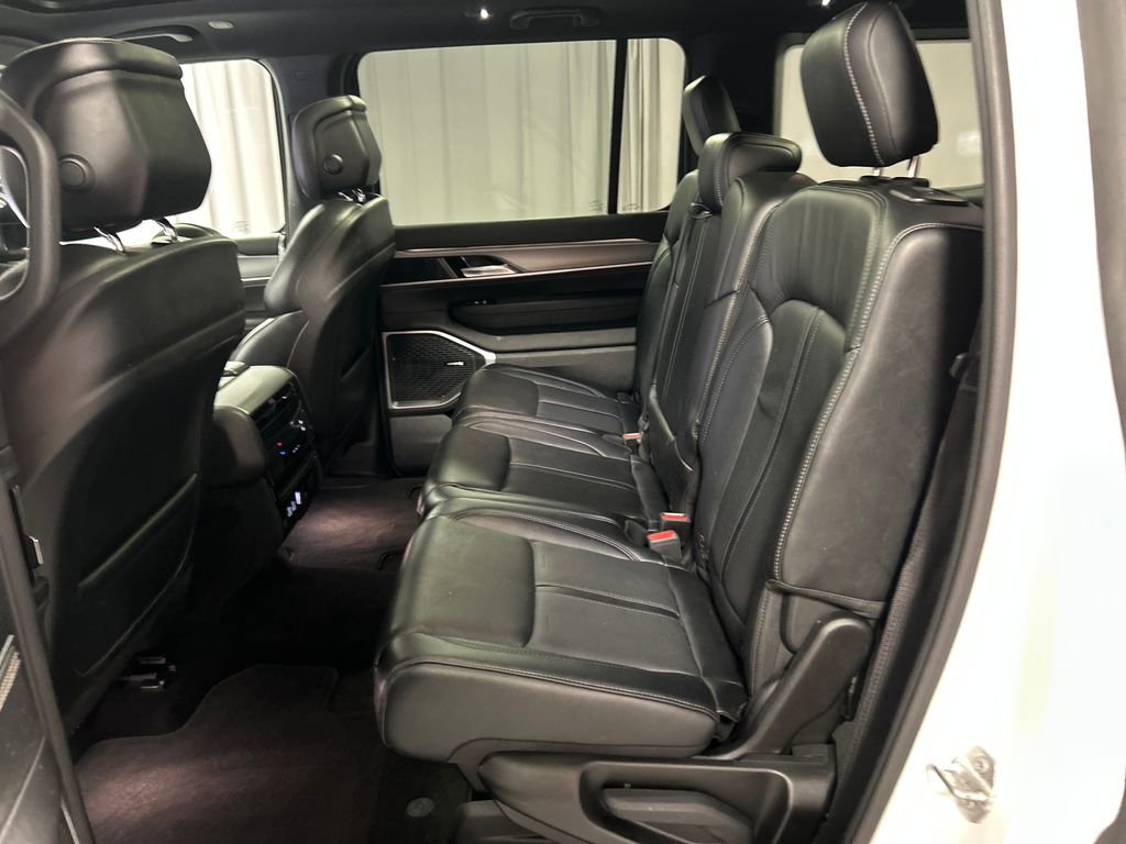 Used 2023 Jeep Wagoneer Series II AWD/4WD image 24