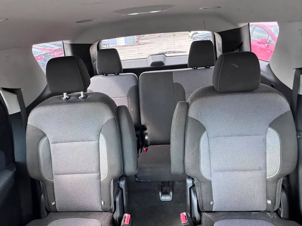 Used 2019 Chevrolet Traverse LT FWD image 13