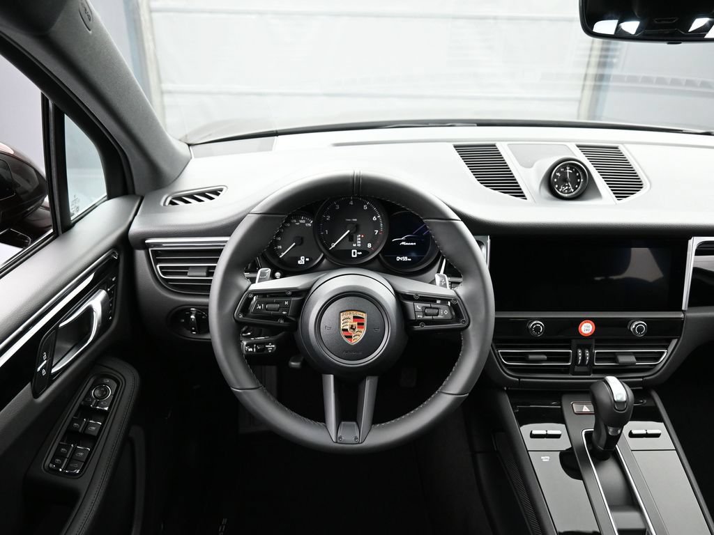 Certified 2026 Porsche Macan AWD/4WD image 18