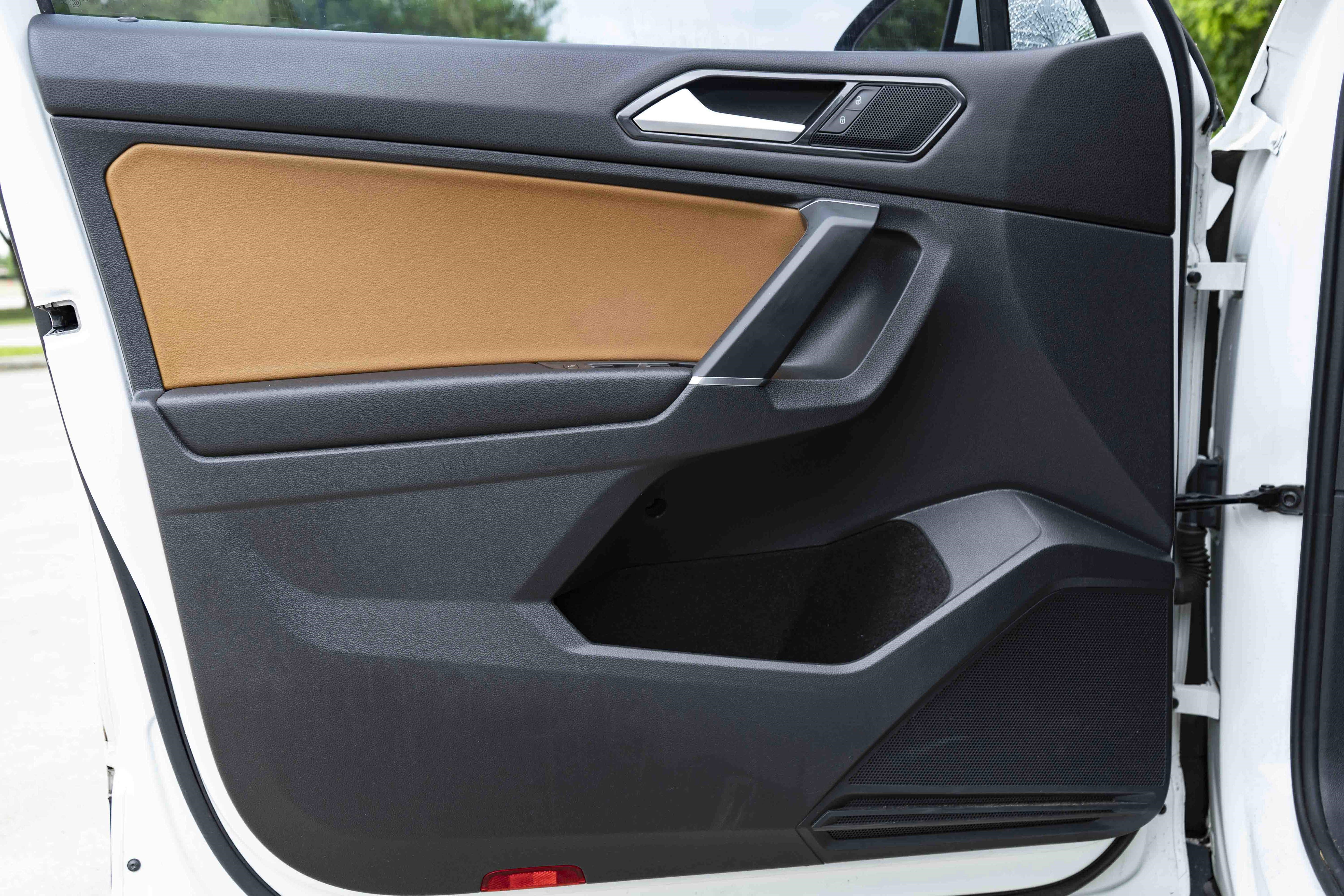 Used 2018 Volkswagen Tiguan SE image 35