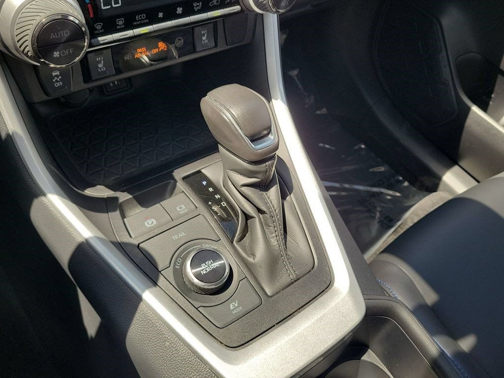 Certified 2025 Toyota RAV4 XSE AWD/4WD image 18