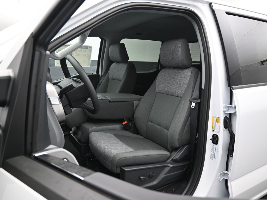 New 2026 Ford F350 XLT w/ XLT Premium Package AWD/4WD image 7