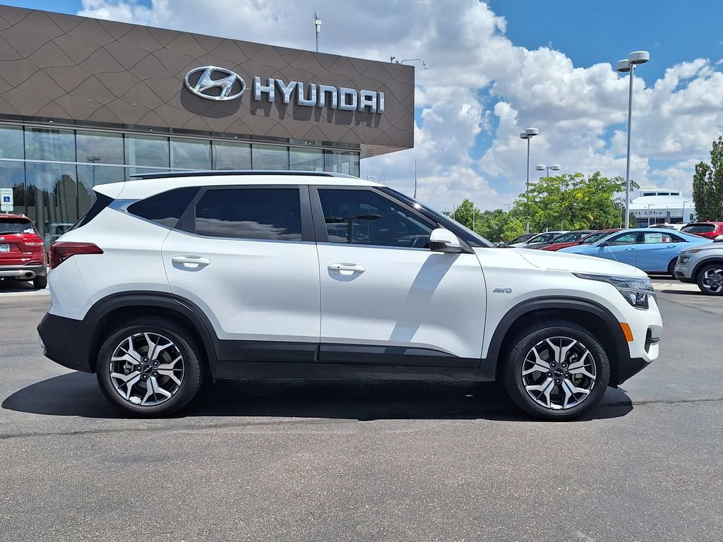 Used 2023 Kia Seltos EX AWD/4WD image 2