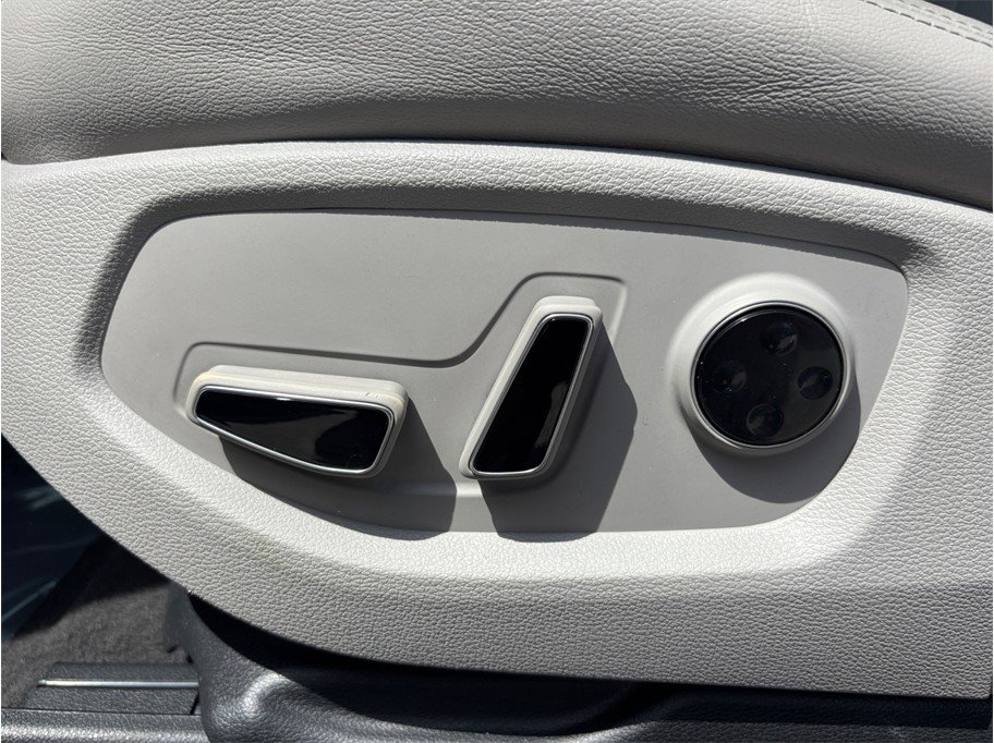 Used 2019 Genesis G80 3.8 RWD image 20
