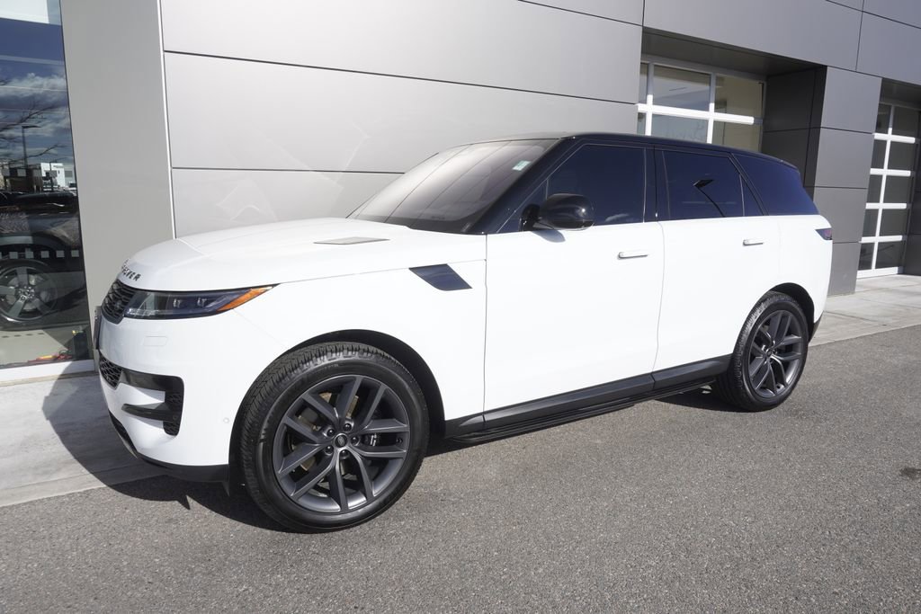 Used 2023 Land Rover Range Rover Sport SE image 3