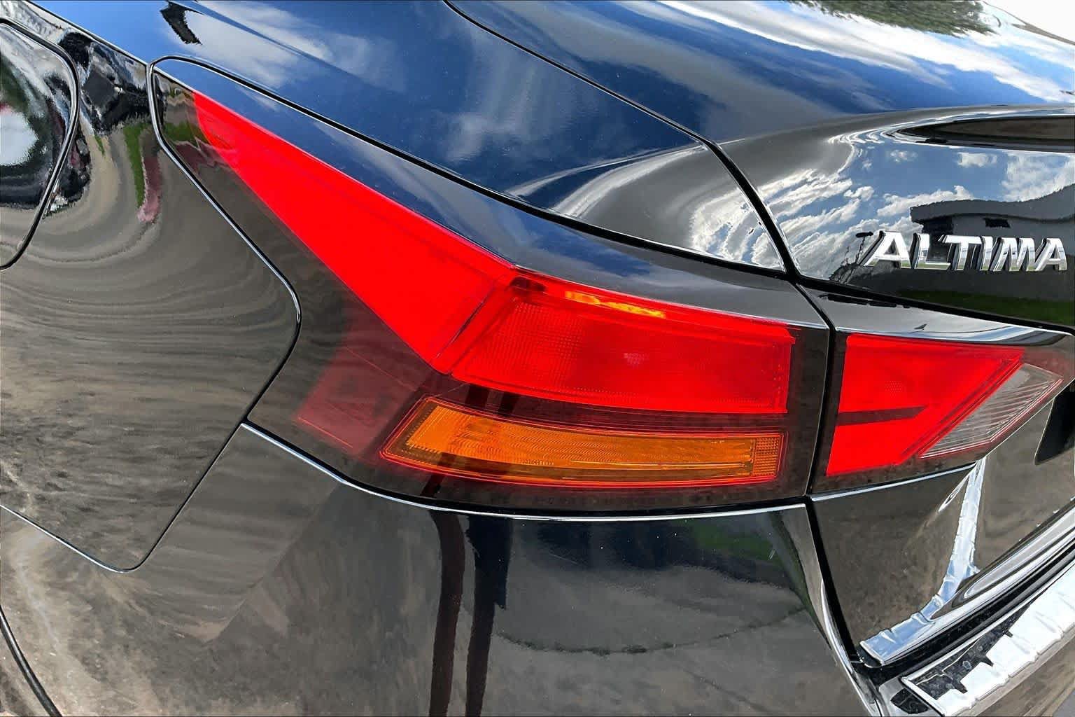 Certified 2021 Nissan Altima 2.5 SR w/ SR Premium Package FWD image 28
