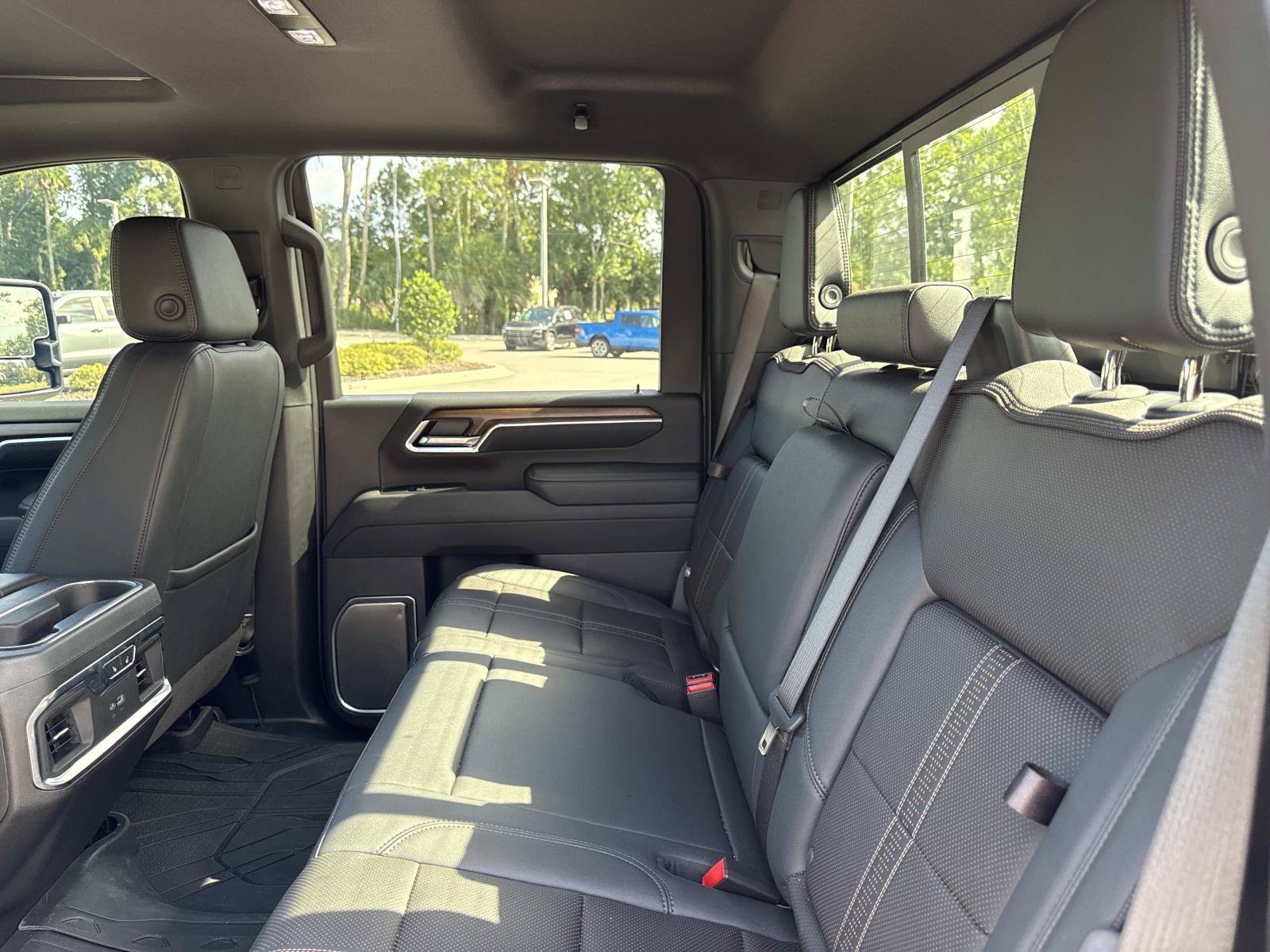 Used 2025 Chevrolet Silverado 2500 High Country w/ High Country Premium Package AWD/4WD image 11