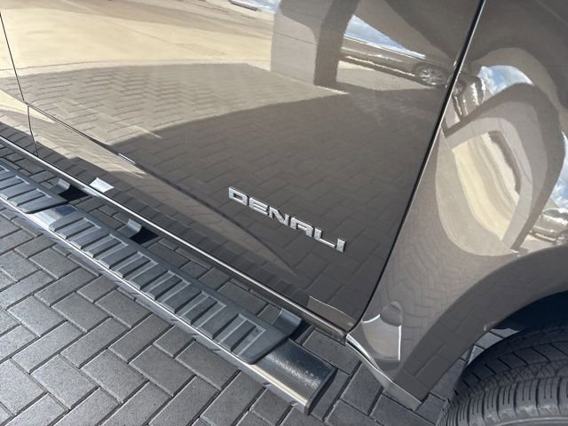 Used 2019 GMC Canyon Denali RWD image 3