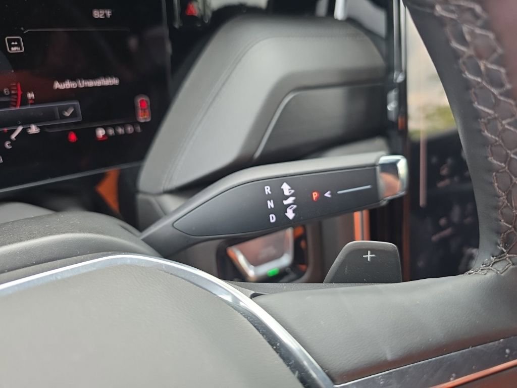 Used 2025 GMC Yukon XL Denali w/ Sun & Power Step Package image 18