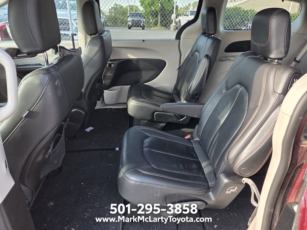 Used 2017 Chrysler Pacifica Touring-L FWD image 7