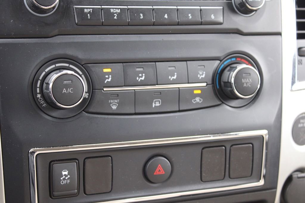 Used 2017 Nissan Titan SV image 35