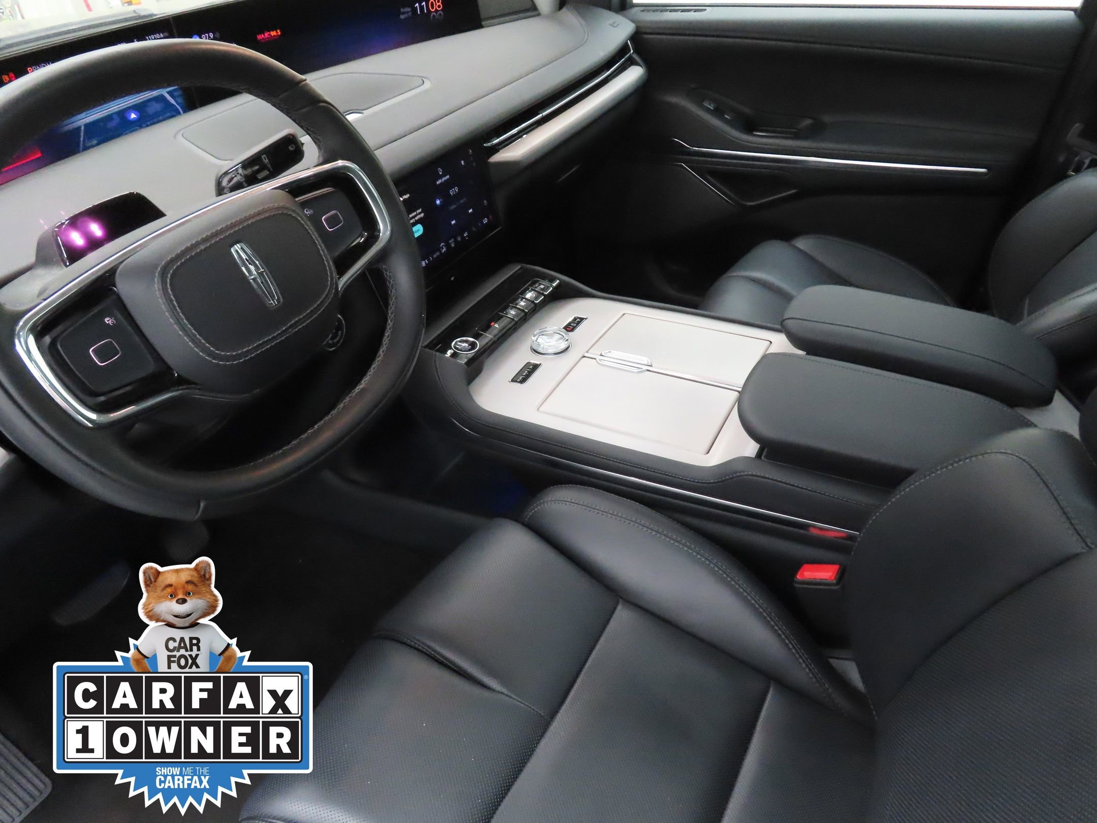 Used 2025 Lincoln Navigator Reserve image 24