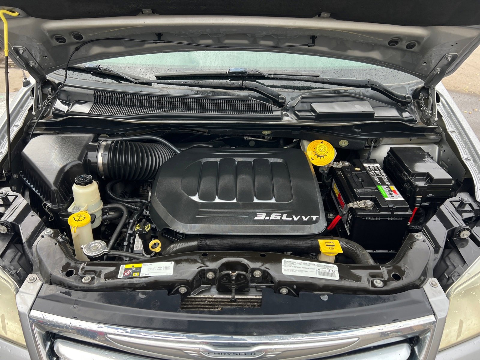 Used 2015 Chrysler Town & Country Touring image 38