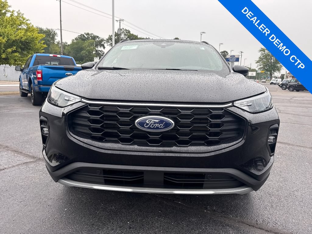 Used 2025 Ford Escape ST-Line Select AWD/4WD image 3