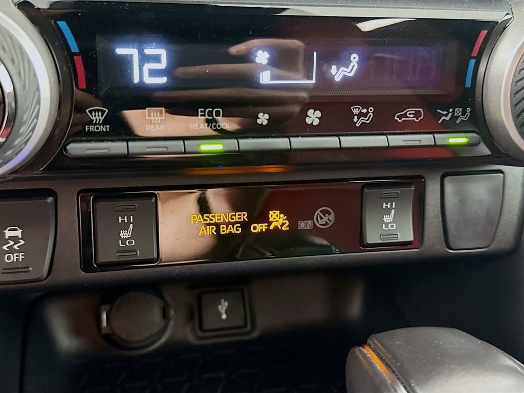 Used 2022 Toyota RAV4 SE image 18