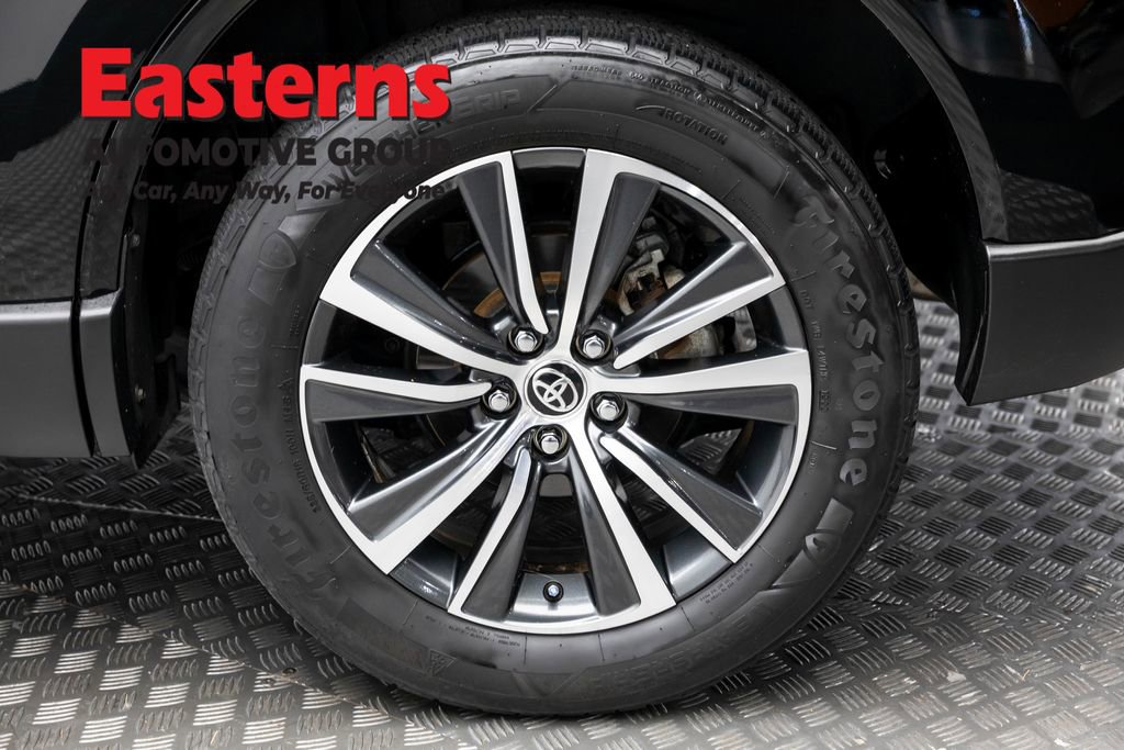 Used 2022 Toyota Venza LE image 8