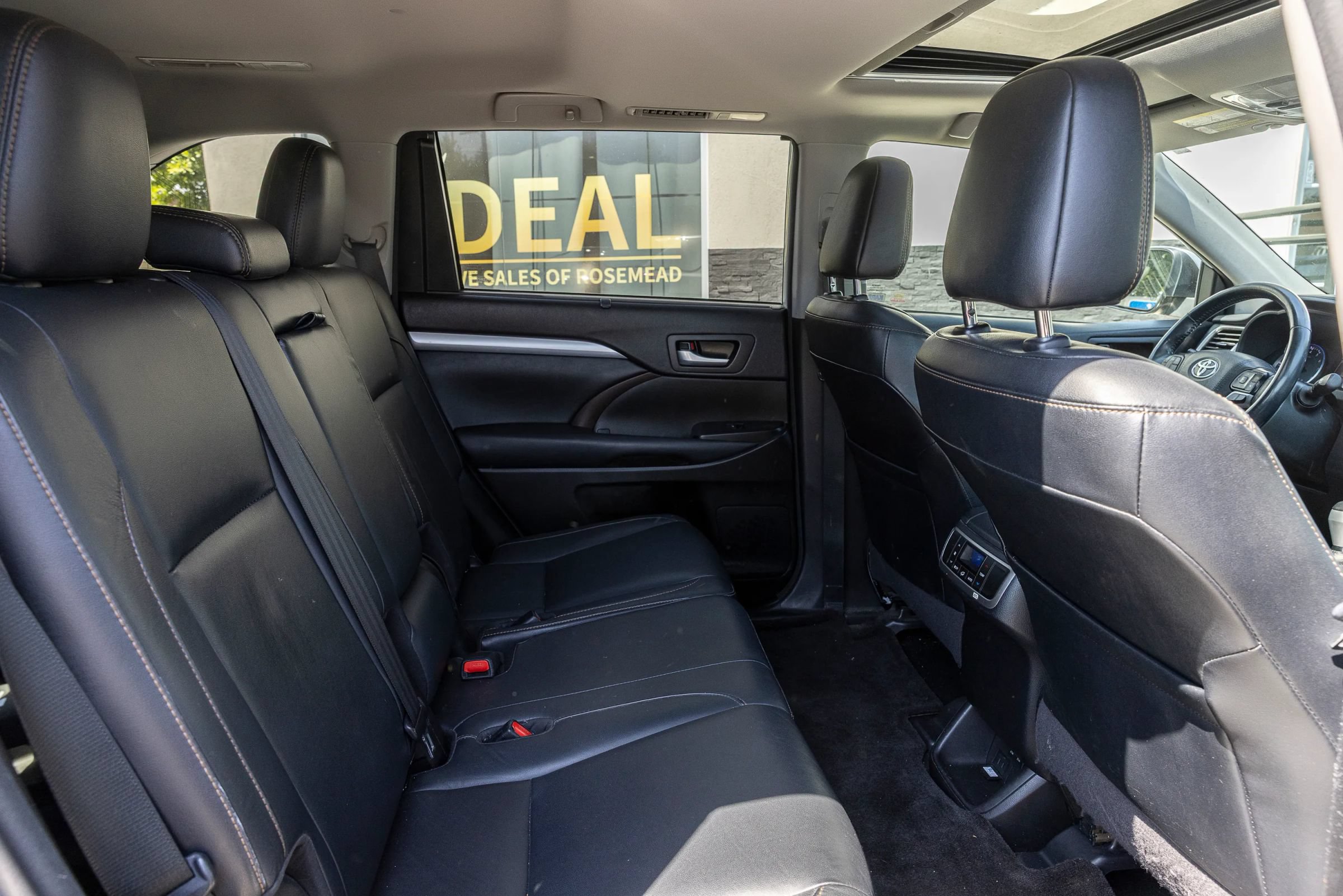 Used 2018 Toyota Highlander XLE FWD image 26