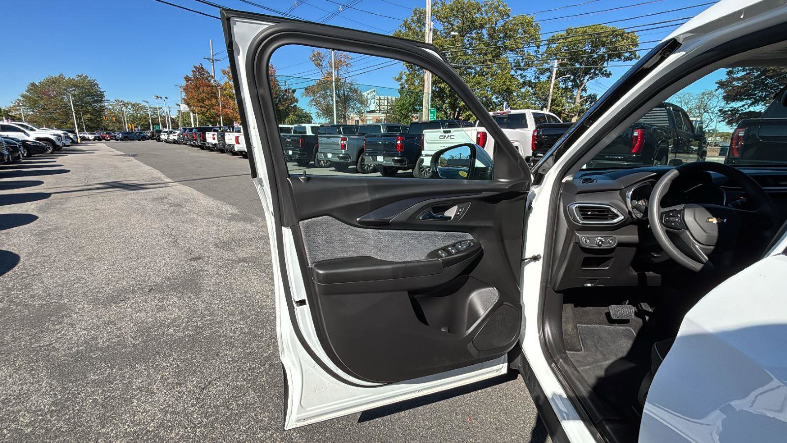 Certified 2023 Chevrolet TrailBlazer LT w/ Convenience Package image 11