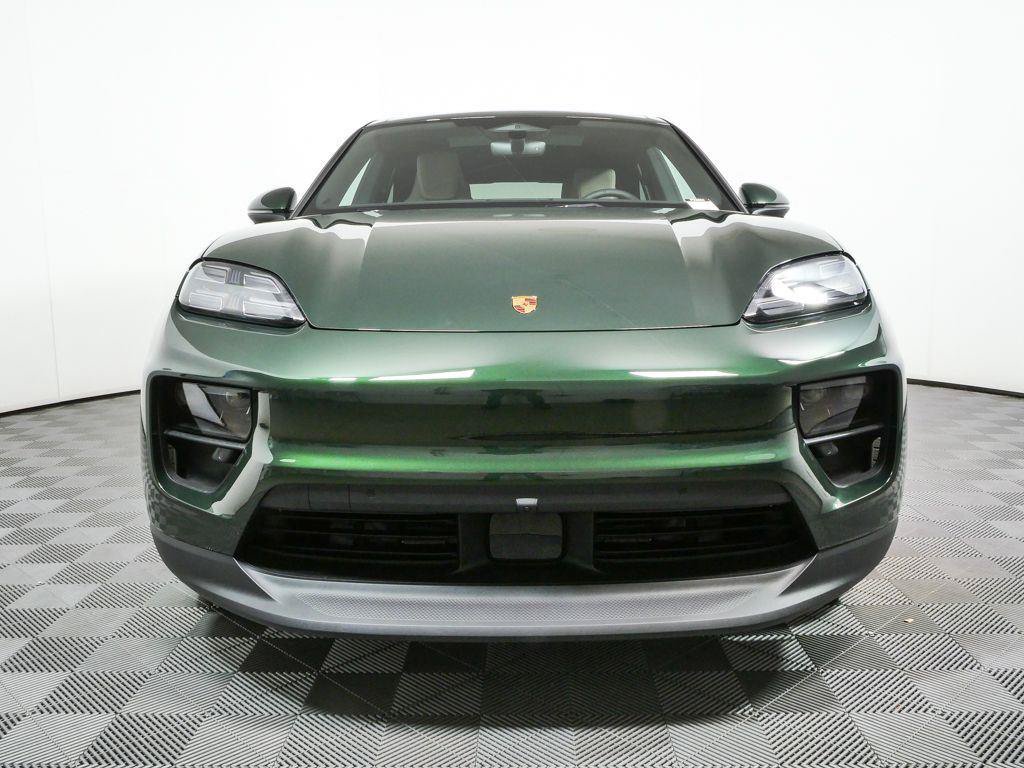 New 2026 Porsche Macan Electric RWD image 33