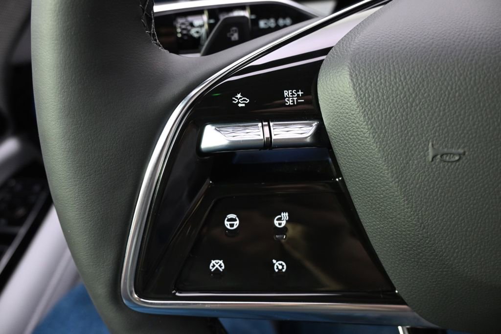 New 2026 Cadillac Optiq Luxury 2 AWD/4WD image 32