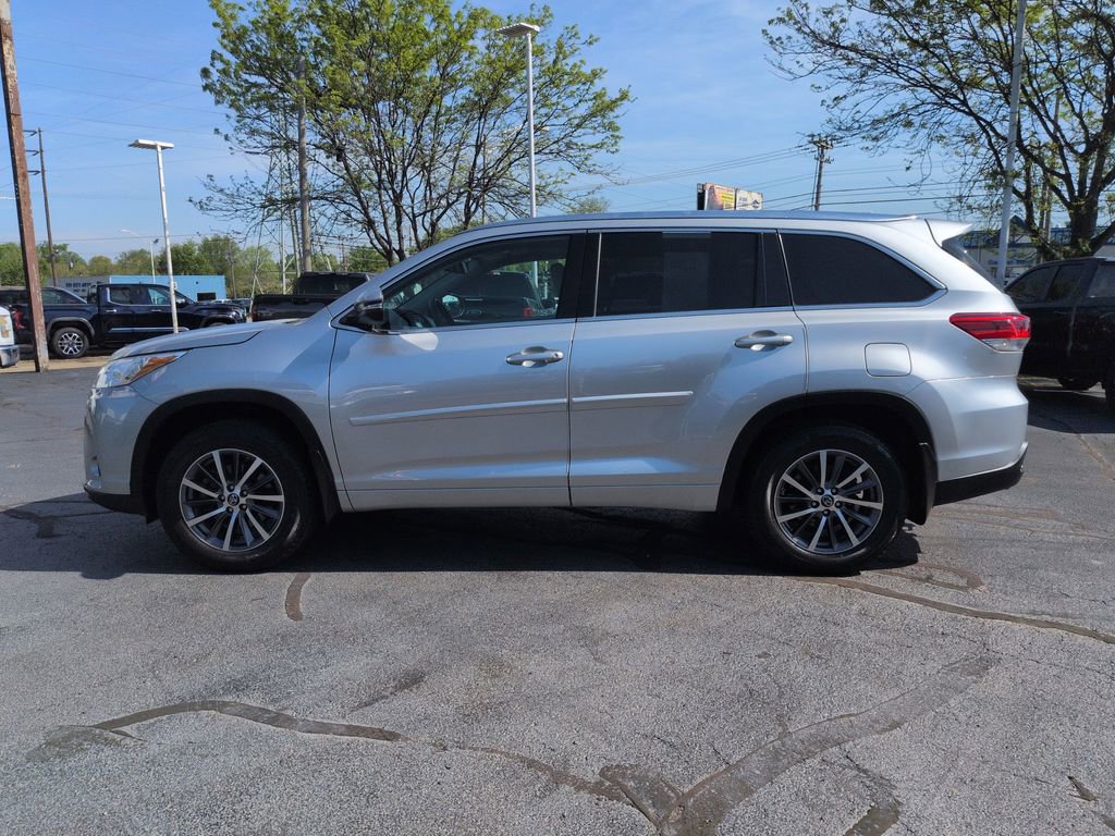 Used 2018 Toyota Highlander XLE AWD/4WD image 2