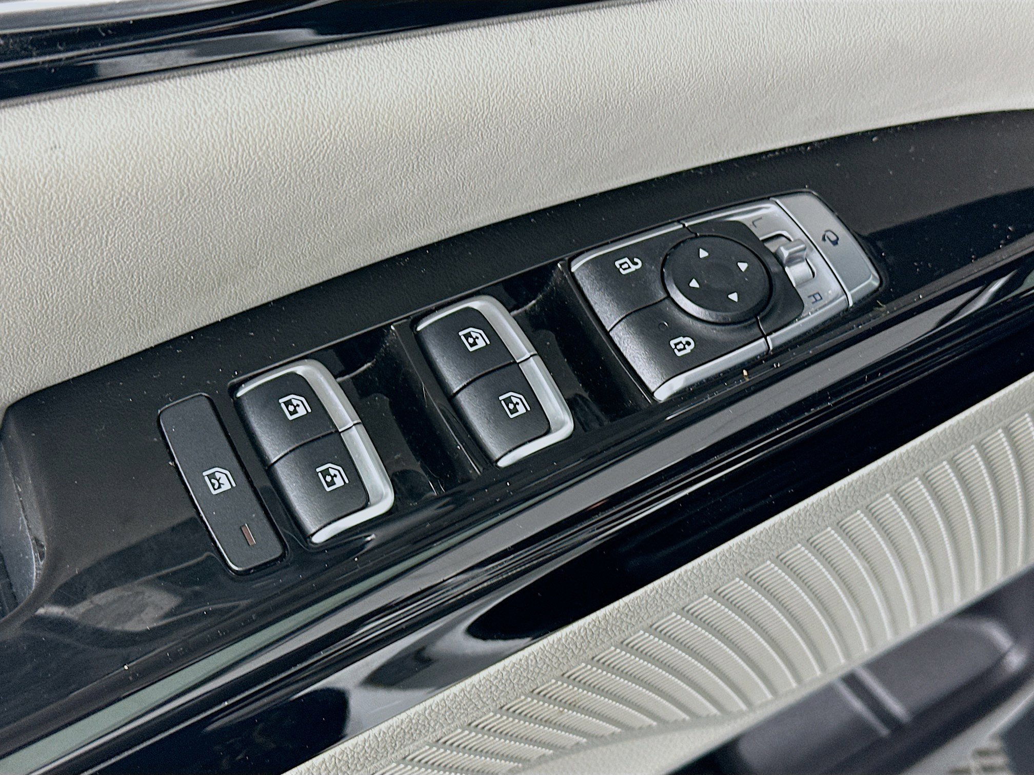 Used 2024 Kia Carnival SX FWD image 15