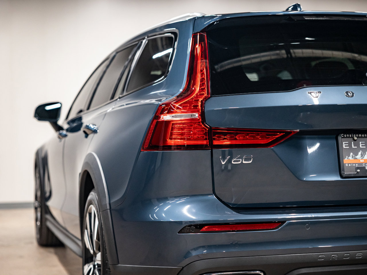 Used 2021 Volvo V60 T5 Cross Country image 28