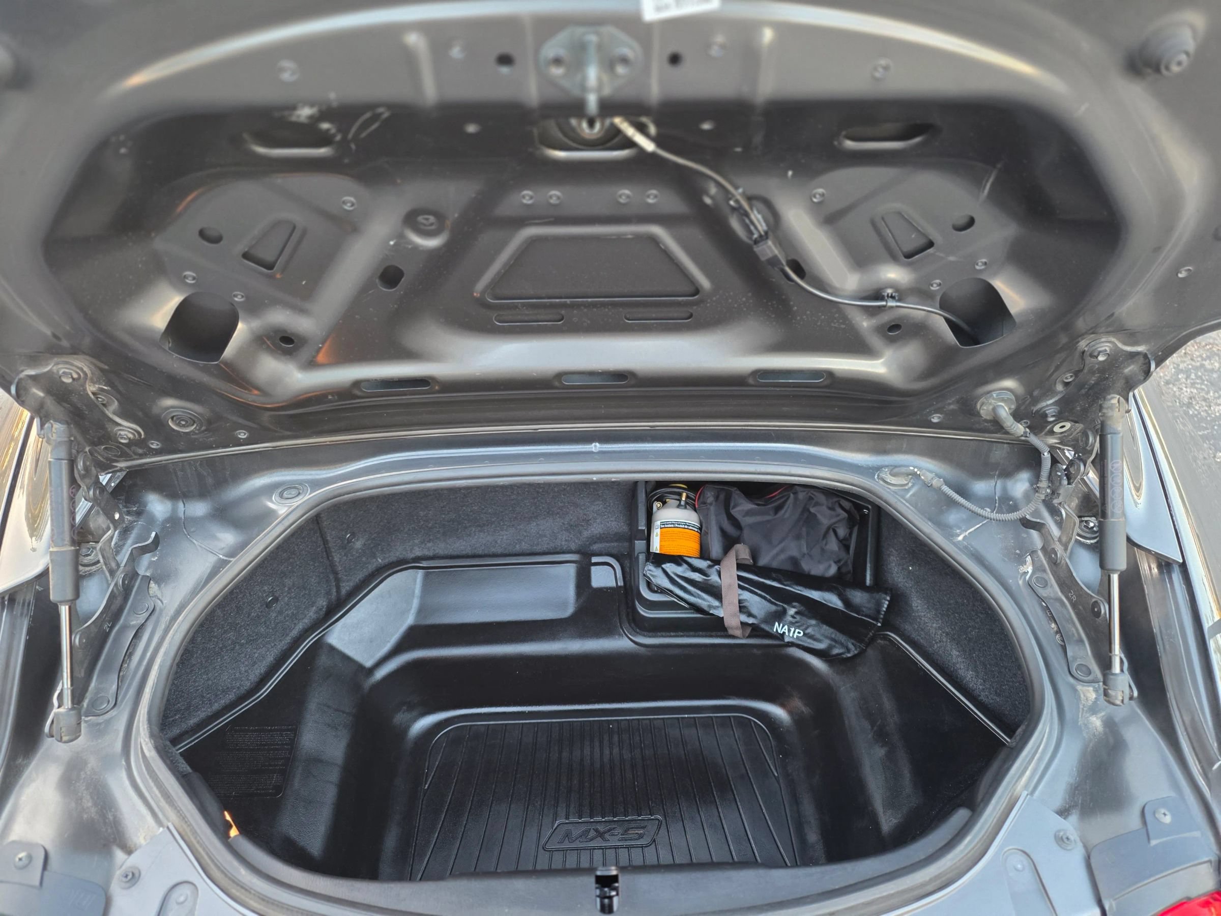 Used 2017 MAZDA MX-5 Miata RF Grand Touring RWD image 10