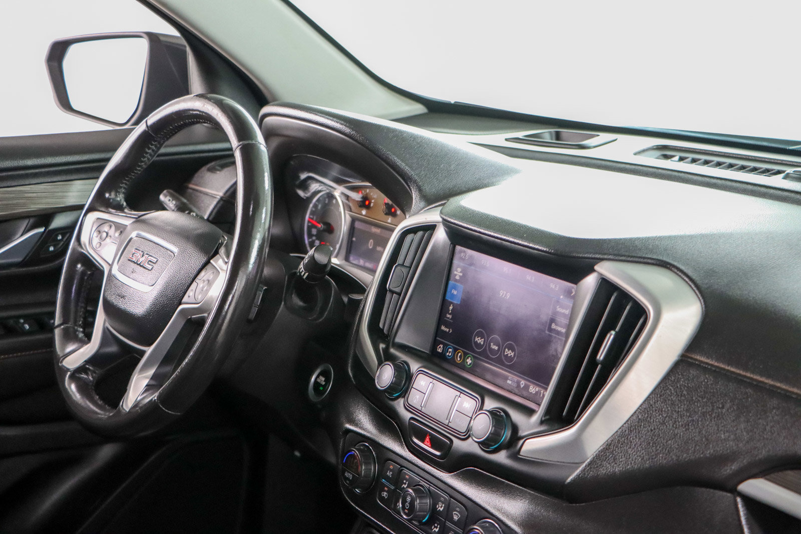 Used 2020 GMC Terrain SLT image 24