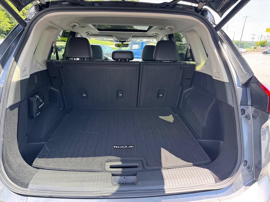 Certified 2026 Nissan Rogue Dark Armor FWD image 10