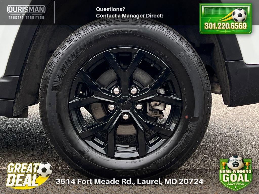Used 2025 Jeep Grand Cherokee Altitude AWD/4WD image 5