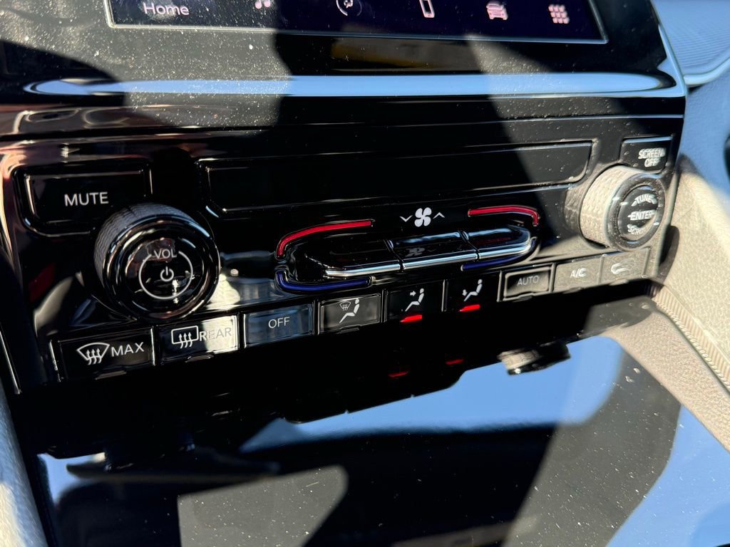 New 2025 Jeep Grand Cherokee Laredo w/ Trailer Tow Package image 21