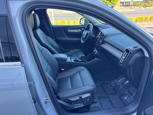 Certified 2025 Volvo XC40 B5 Core AWD/4WD image 15