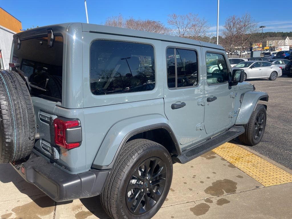 Used 2025 Jeep Wrangler Unlimited Sahara AWD/4WD image 4