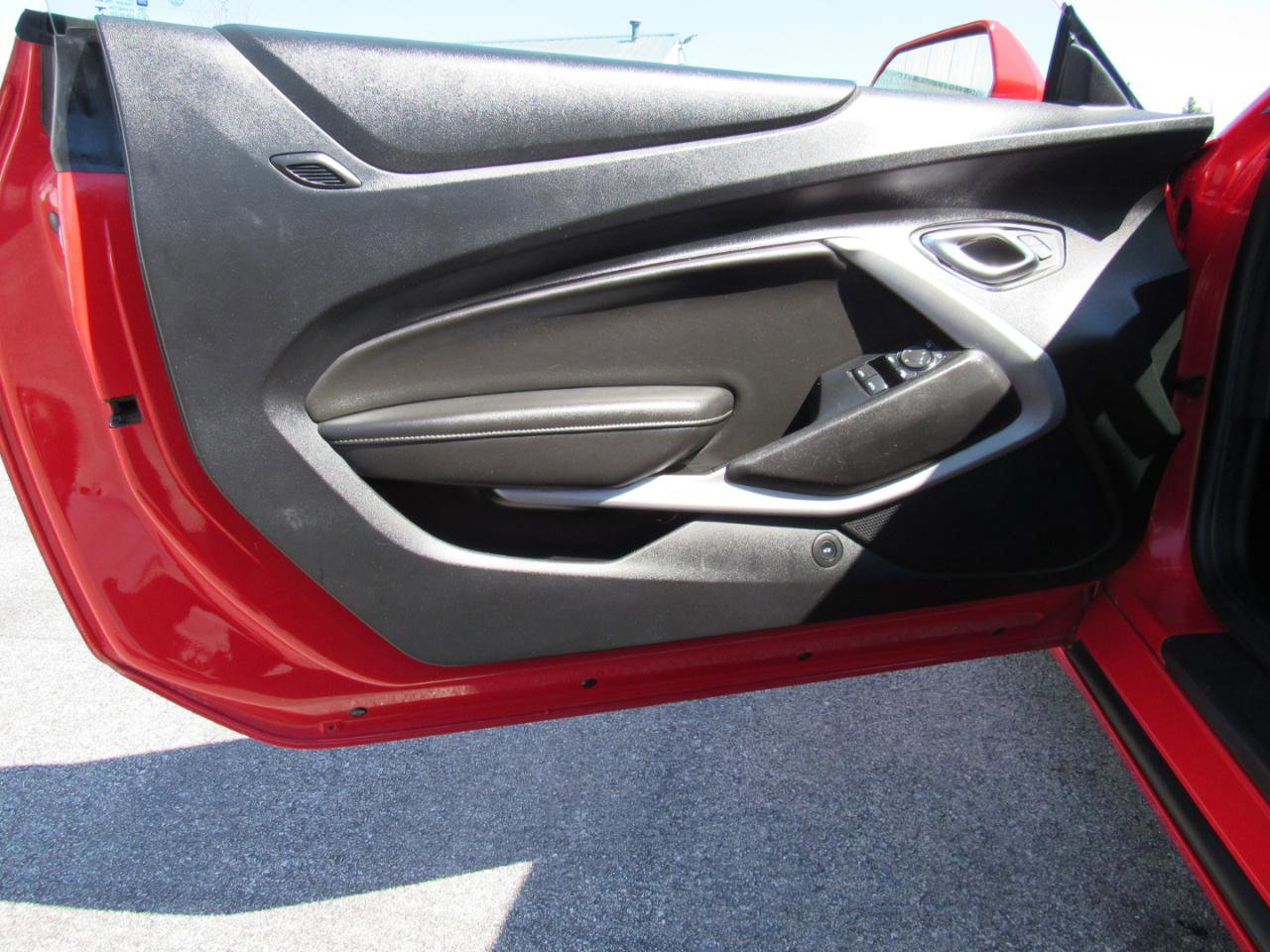 Used 2020 Chevrolet Camaro LT RWD image 15