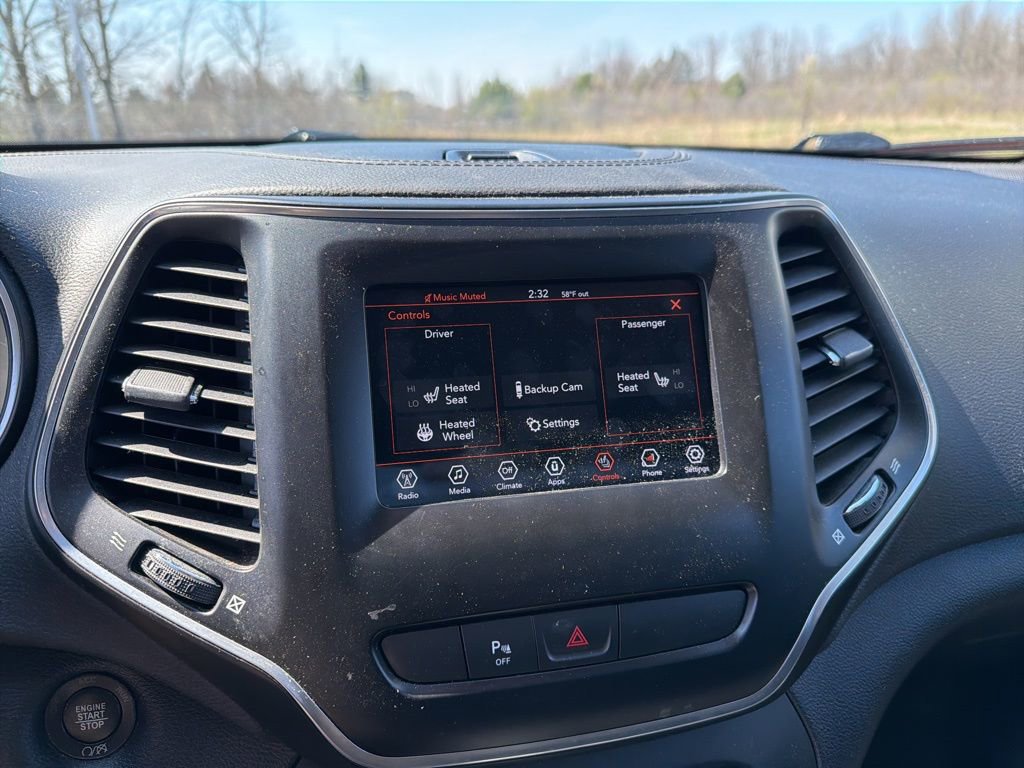 Used 2020 Jeep Cherokee Latitude Plus w/ Cold Weather Group image 11