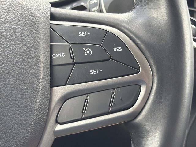 Used 2019 Jeep Cherokee Limited w/ Luxury Group FWD image 27