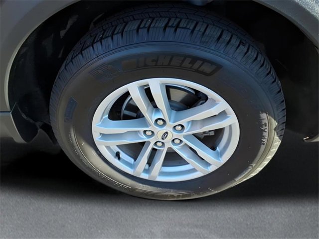 Used 2023 Ford Explorer XLT w/ Equipment Group 202A image 7