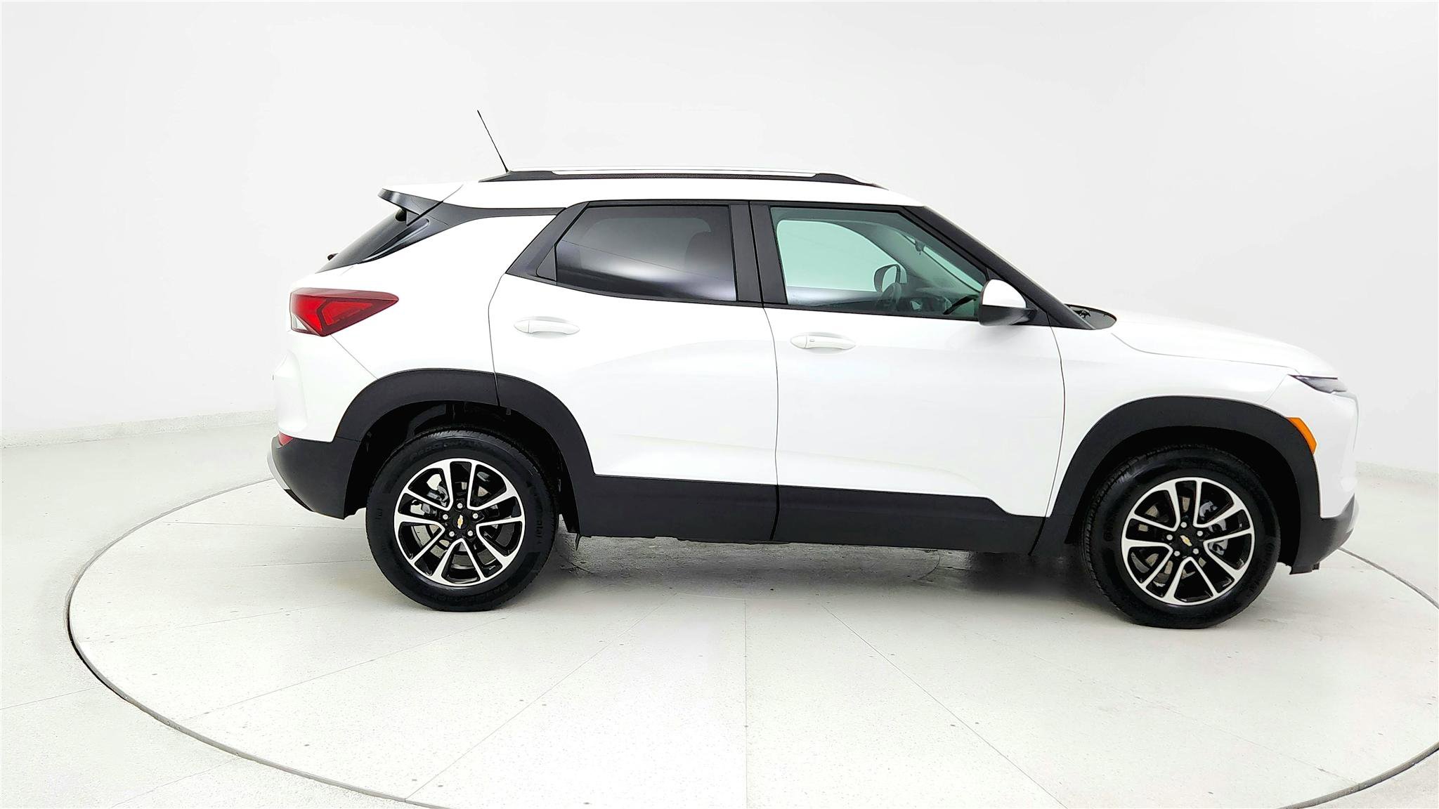 Used 2025 Chevrolet TrailBlazer LT image 6