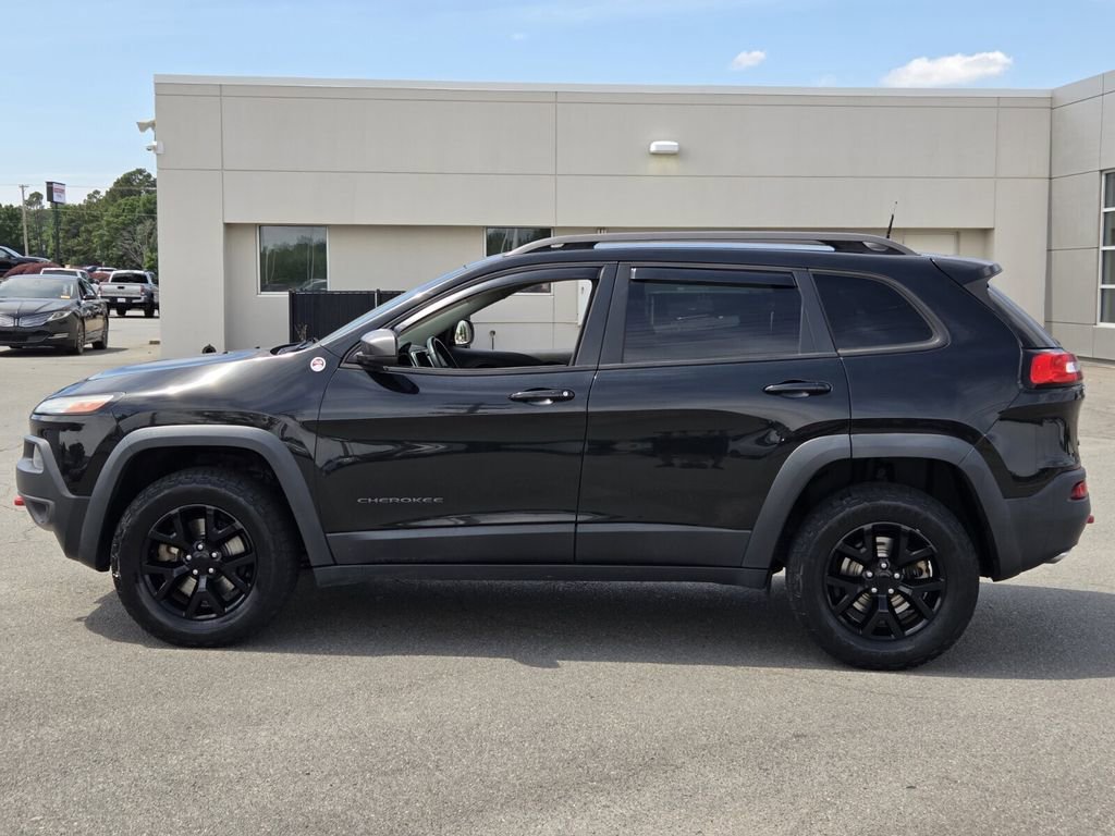 Used 2016 Jeep Cherokee Trailhawk w/ Comfort/Convenience Group AWD/4WD image 2