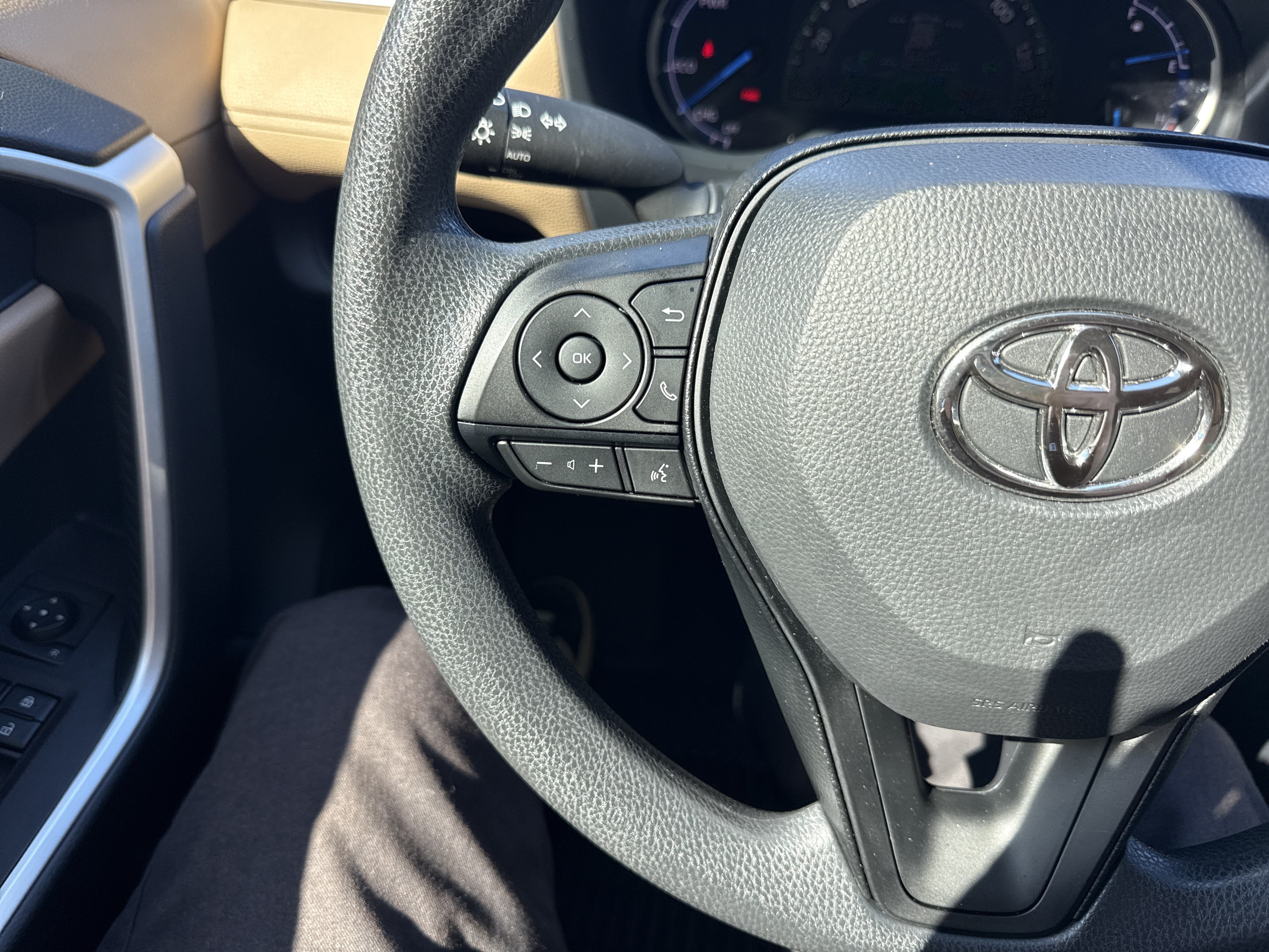 Used 2025 Toyota RAV4 XLE AWD/4WD image 19